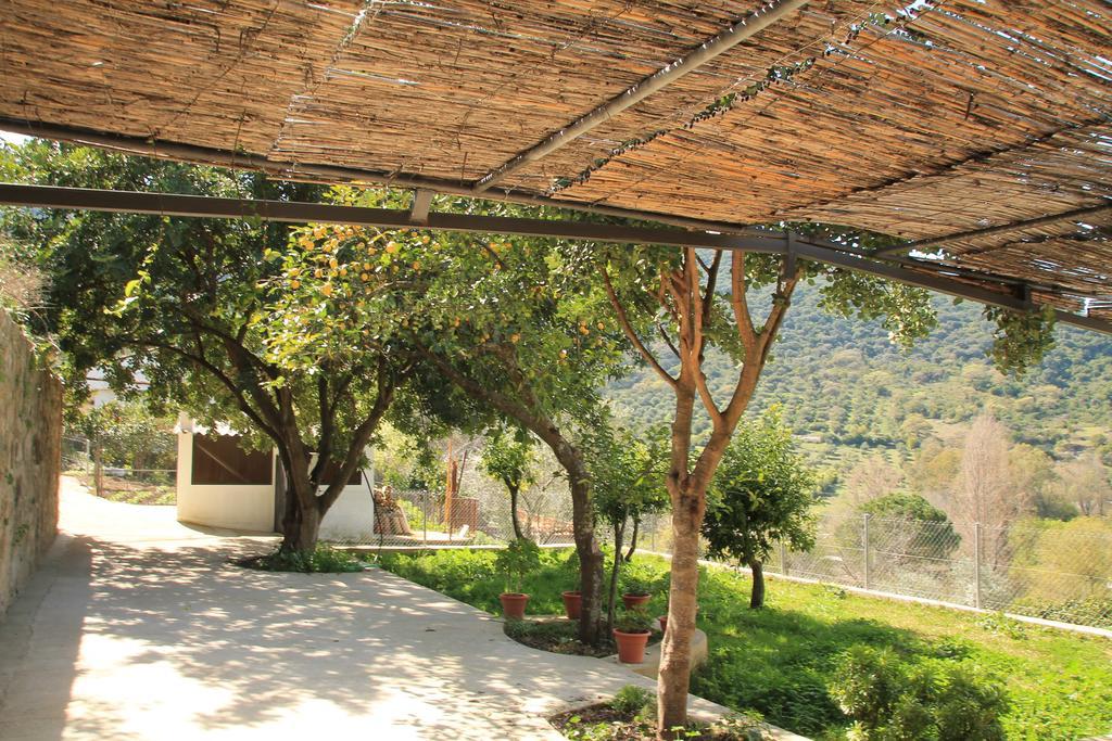 La Fuente De El Nacimiento Guest House Benamahoma Exterior foto