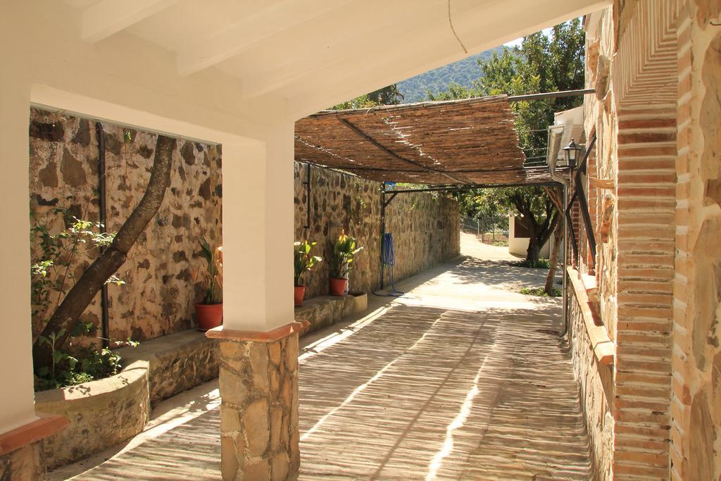 La Fuente De El Nacimiento Guest House Benamahoma Exterior foto