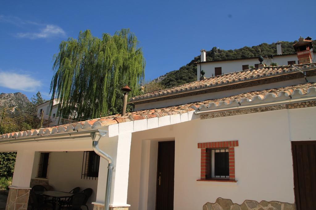 La Fuente De El Nacimiento Guest House Benamahoma Exterior foto